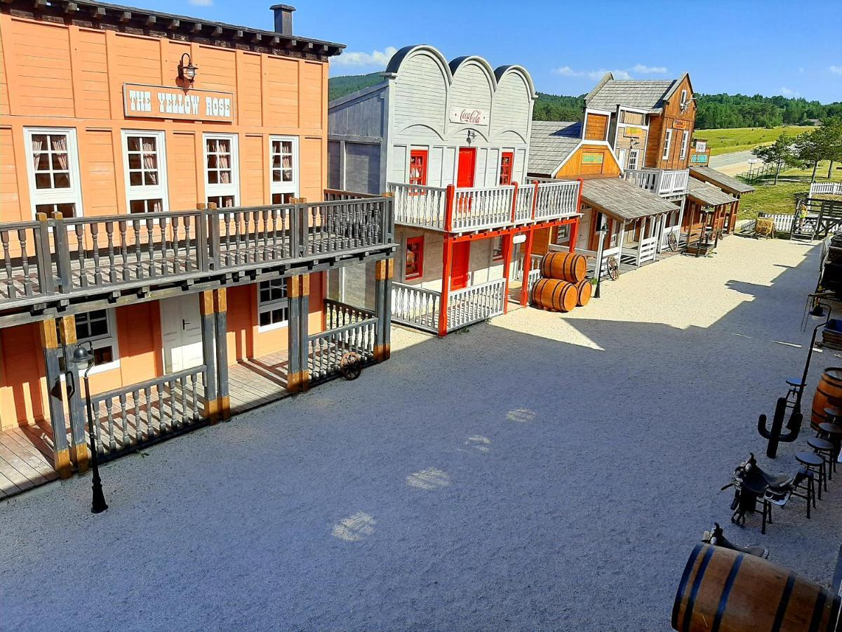 El Paso City, Zlatibor - Unique Wooden Cottages, Treehouse, Wild West Rooms, Accommodation 1-6 People Exterior photo
