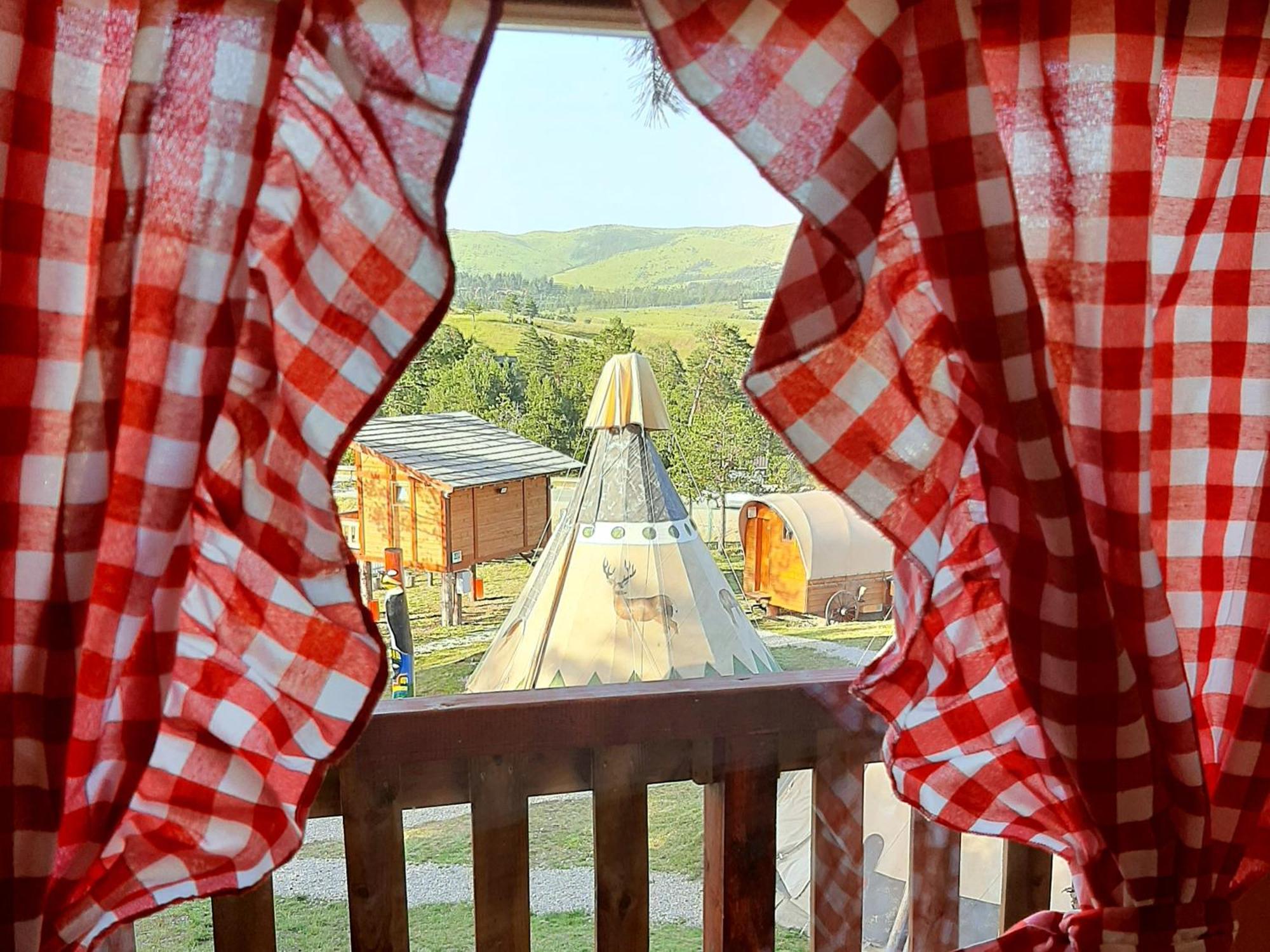 El Paso City, Zlatibor - Unique Wooden Cottages, Treehouse, Wild West Rooms, Accommodation 1-6 People Room photo