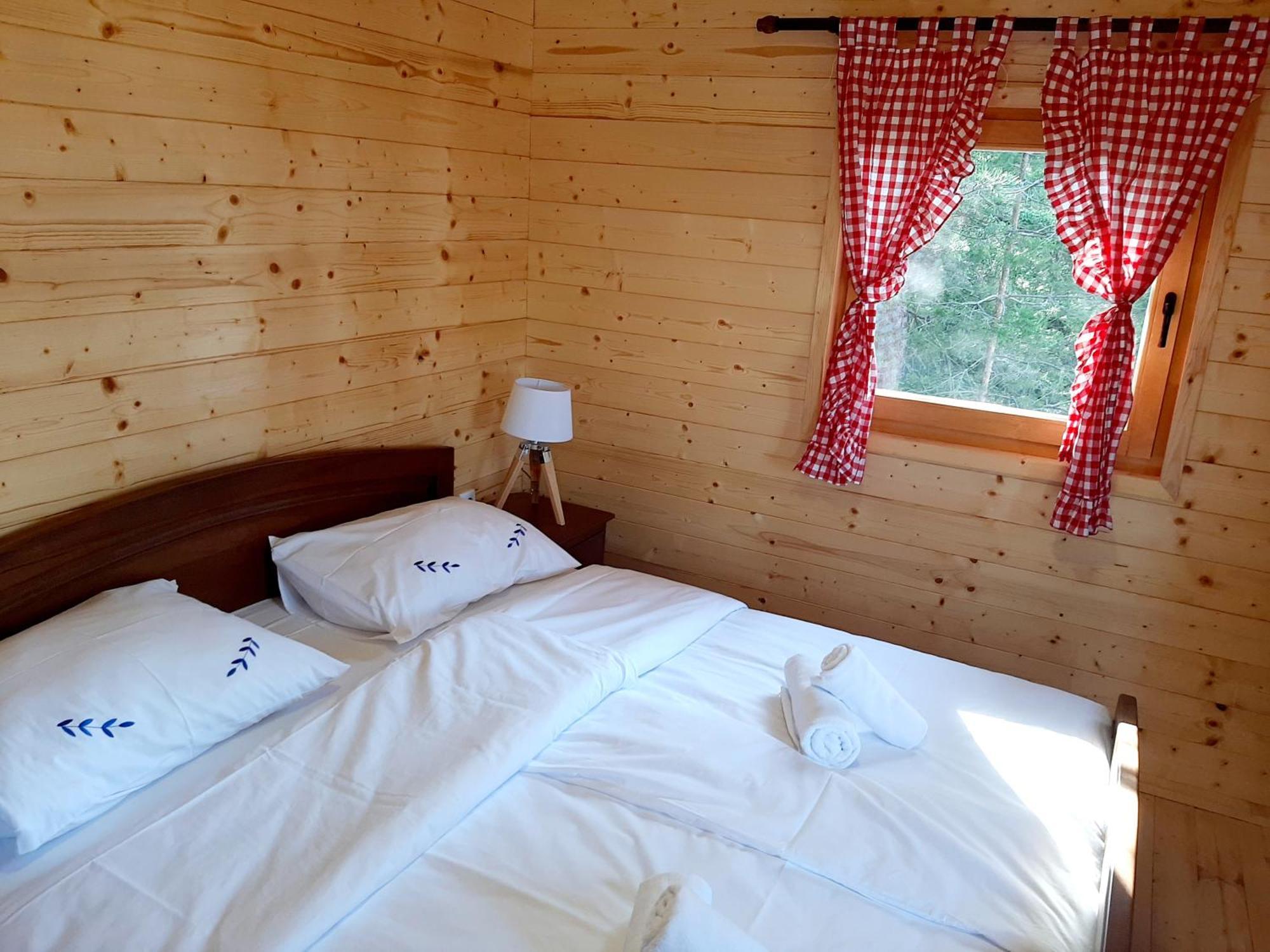 El Paso City, Zlatibor - Unique Wooden Cottages, Treehouse, Wild West Rooms, Accommodation 1-6 People Room photo