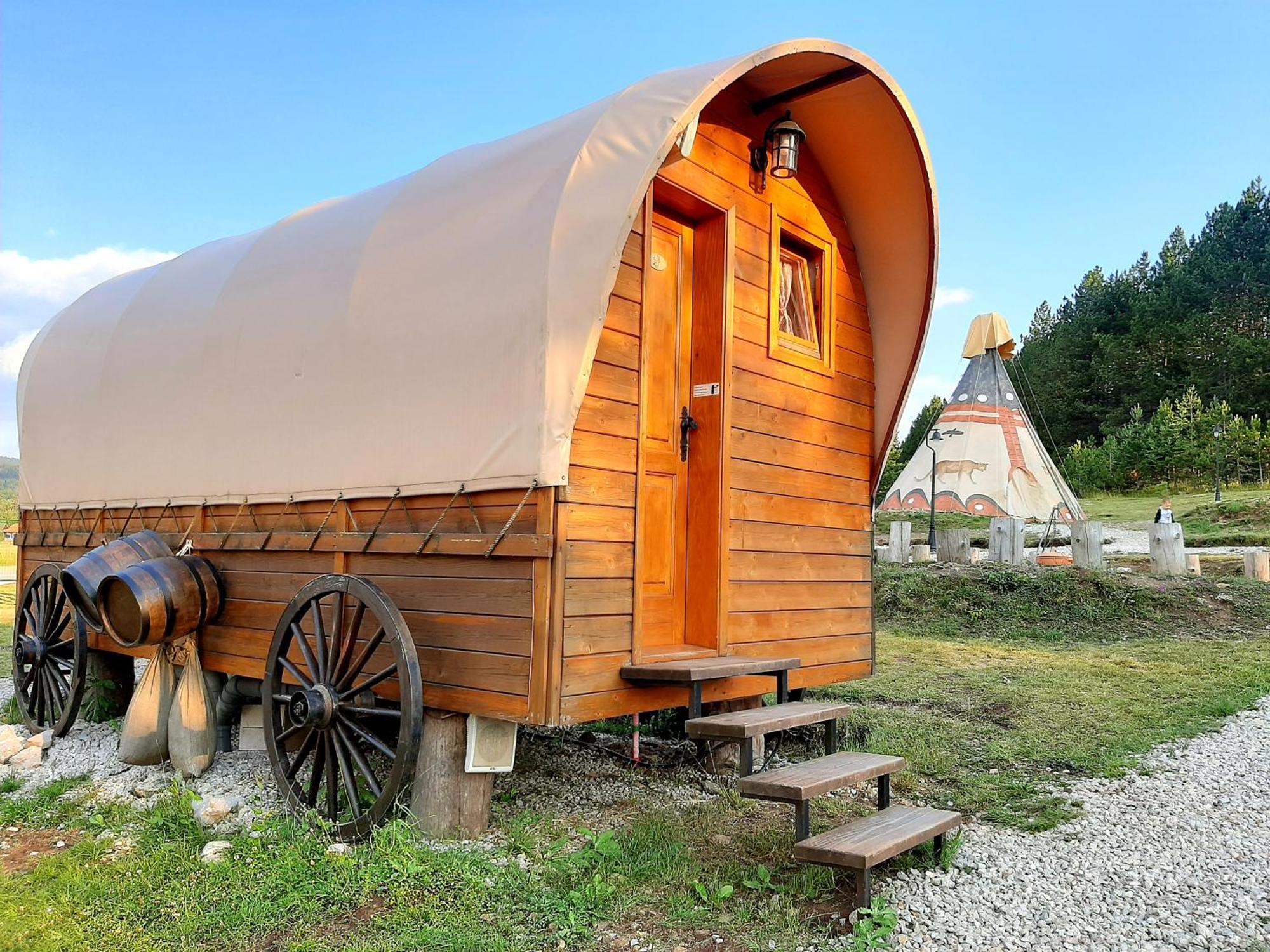 El Paso City, Zlatibor - Unique Wooden Cottages, Treehouse, Wild West Rooms, Accommodation 1-6 People Room photo